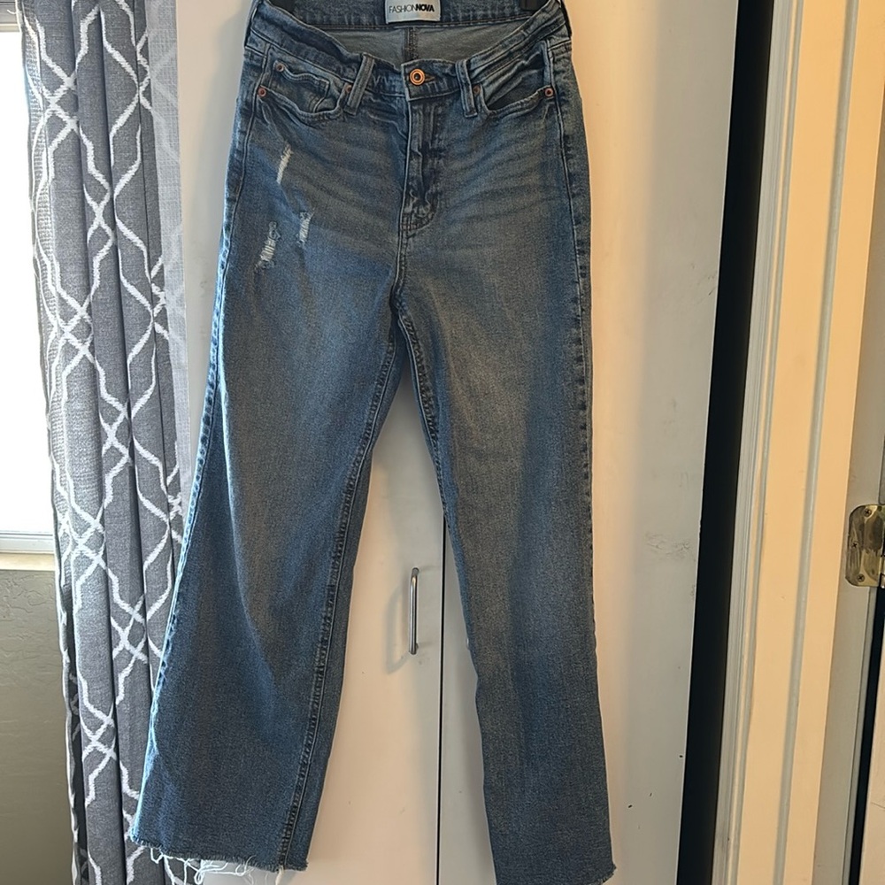 Fashion Nova Stretch Wide legs Jeans Size 5 Good Conditions